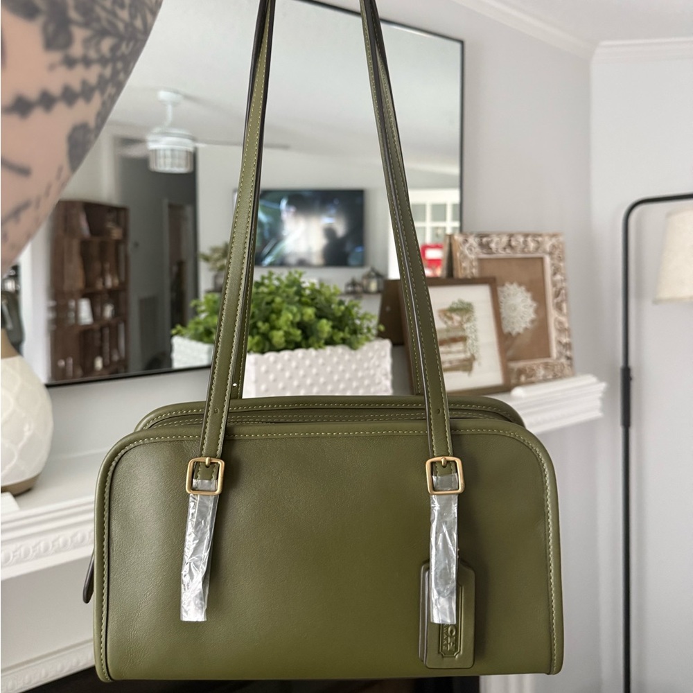 SOLD NWT Coach Olive Swing Zip (regular size)